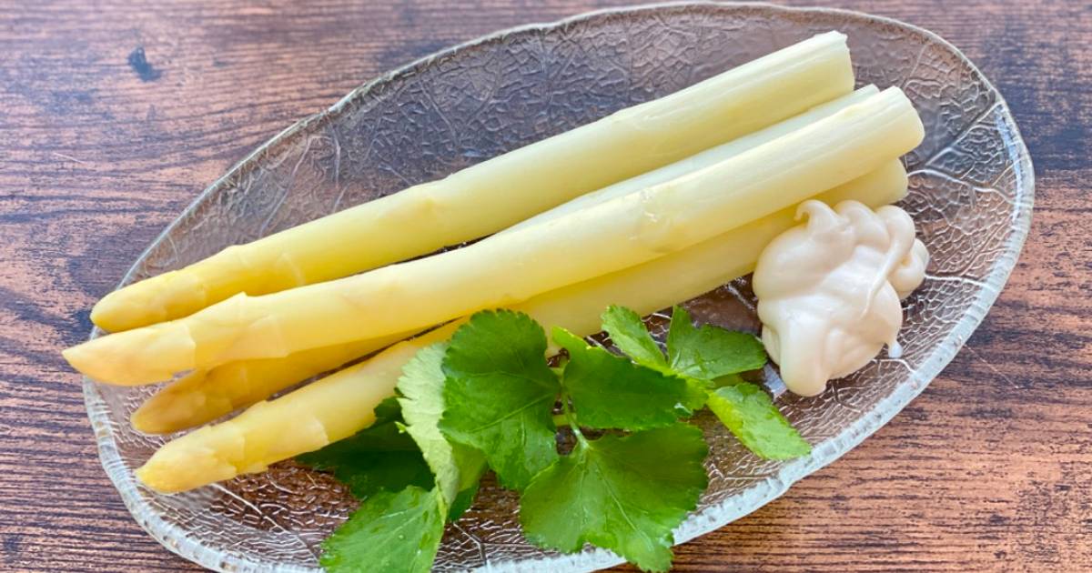 Boiled Fresh White Asparagus Recipe by Aunty Eiko's international
