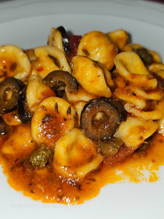 Una foto de Orecchiette a la puttanesca