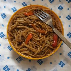 A picture of Chinese noodles.