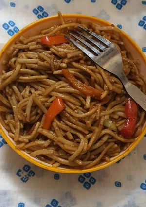 A picture of Chinese noodles.