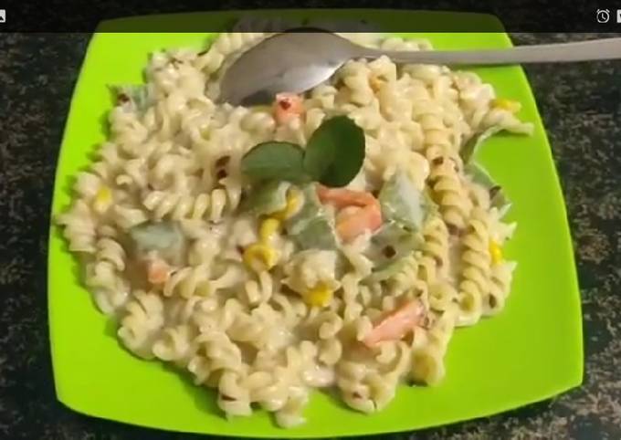 Yummy tasty white sauce pasta