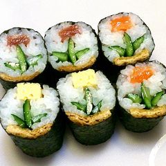 A picture of Designers' rolled sushi (flowers).