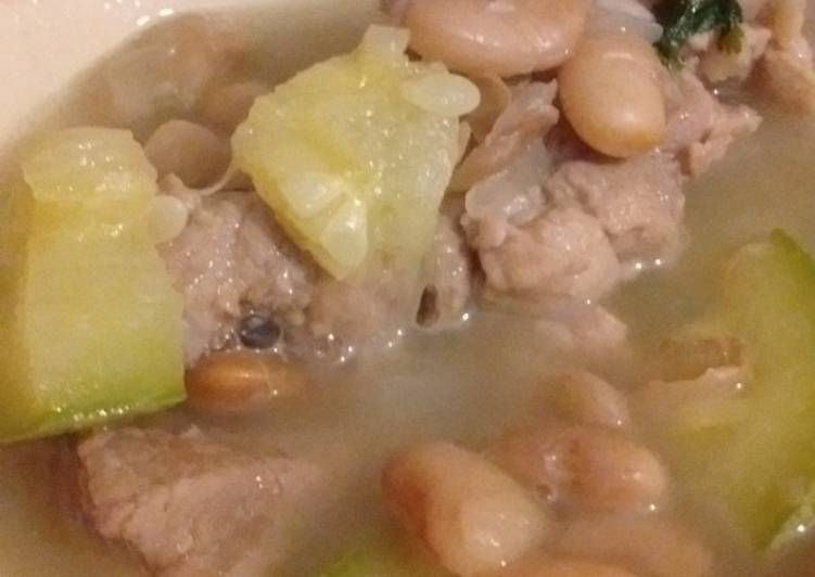 Caldo de costilla con frijoles