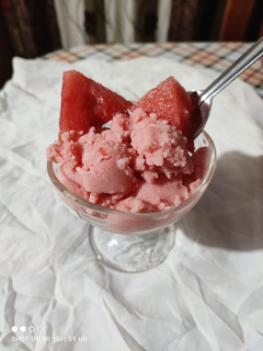 તરબૂચ આઇસ્ક્રીમ (Watermelon Icecream Recipe In Gujarati) રેસીપી મુખ્ય ફોટો