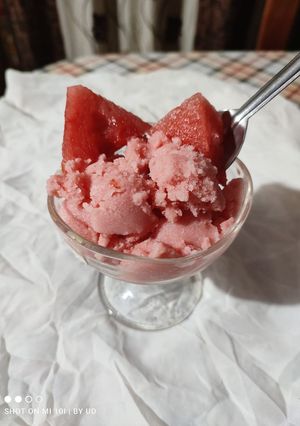 તરબૂચ આઇસ્ક્રીમ (Watermelon Icecream Recipe In Gujarati) રેસીપી મુખ્ય ફોટો