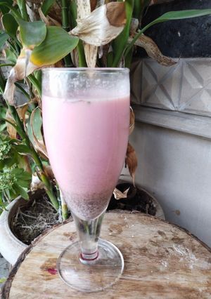 A picture of Thandai rose milk.