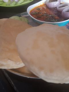 छोले भटूरे (Chole Bhature recipe in Hindi) रेसिपी मुख्य फोटो