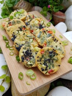 Uborkás omlettmuffin! VEGÁN recept fotója