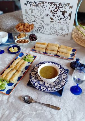 Une photo de Harira ou soupe marocaine