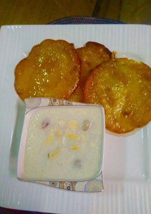 A picture of Kheer malpuas.