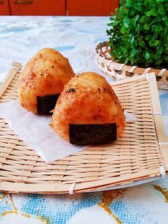 日式吻仔魚三角飯糰 的食譜成品照片