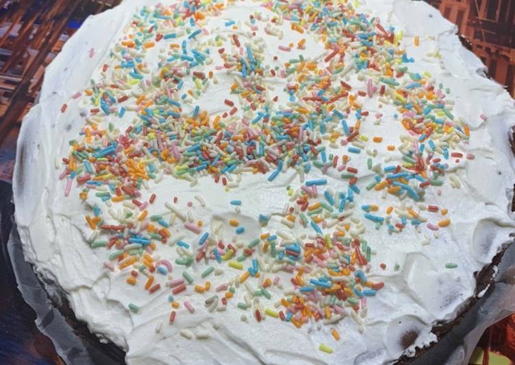 Tarta de flan de chocolate con fideos de colores (Thermomix y tradicional)