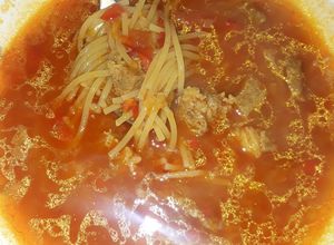 Una foto de Guiso tucumano de carne y fideo entrefino !!