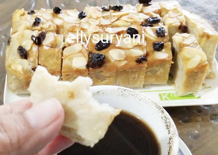 Kue Pisang Tabur Almond dan Kismis Manis Gurih Yummy