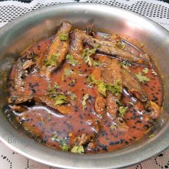 A picture of Tangra Maacher Jhaal (Bengali Style Cat Fish Curry).