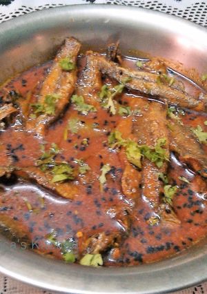 A picture of Tangra Maacher Jhaal (Bengali Style Cat Fish Curry).