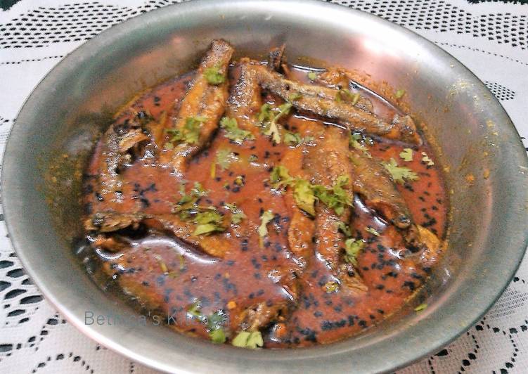 Recipe of Any-night-of-the-week Tangra Maacher Jhaal (Bengali Style Cat Fish Curry)