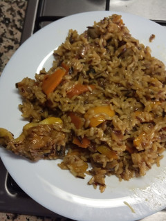 Una foto de Arroz con pollo teriyaki