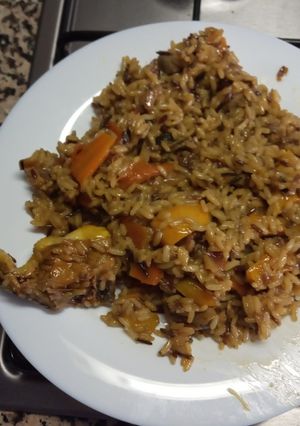 Una foto de Arroz con pollo teriyaki