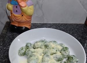 Una foto de Malfatti de espinaca con ricota casera y salsa blanca con puerro y verdeo 💚