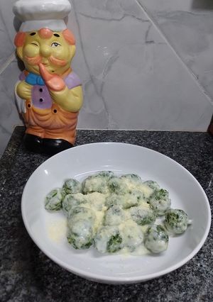 Una foto de Malfatti de espinaca con ricota casera y salsa blanca con puerro y verdeo 💚
