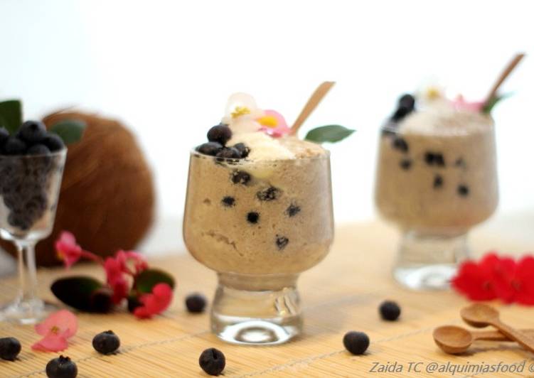 Keto-Porridge de Coco y Arándanos