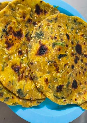મેથી ના થેપલા (Methi na thepla recipe in Gujarati) રેસીપી મુખ્ય ફોટો