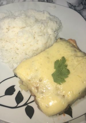 Una foto de Pastel (de carne) con puré y masa🤍🥧