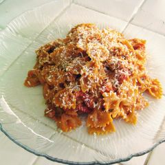 A picture of Farfalle pasta with soy.