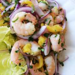 Una foto de Ceviche de camarón y mango