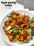 Ayam goreng kunyit khas malaysia