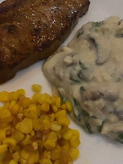 Foto resep Sirloin steak with creamy spinach mushroom sauce
