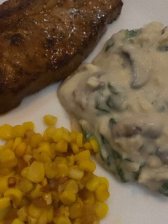 Foto resep Sirloin steak with creamy spinach mushroom sauce