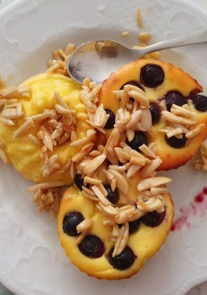 Low carb áfonyás sajttorta karamellizált mandulával recept fotója