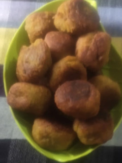 केले आलू के कटलेट्स (kele aloo ke cutlets recipe in Hindi) रेसिपी मुख्य फोटो