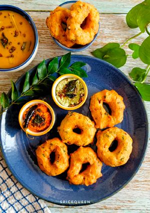 A picture of Meduwada / Sambhar wada.