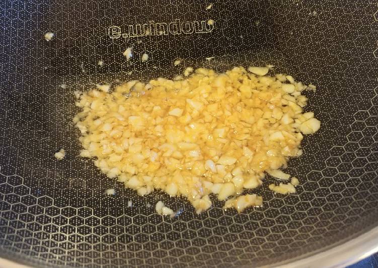 Steps to Prepare Quick 海鮮蒜蓉 (Seafood Garlic Paste)