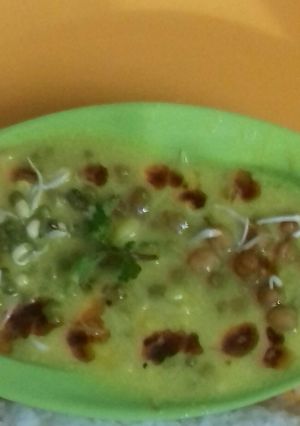 A picture of Besan Kadhi With Sprouts.