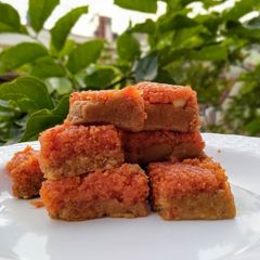 A picture of Besan carrot barfi.