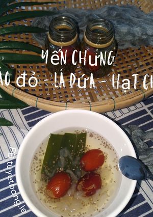 Hình của món Ăn dặm cho bé: Yến chưng táo đỏ - lá dứa - hạt chia.