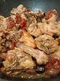 Coniglio saporito con pomodori secchi e olive taggiasche