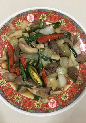 รูปของ “ผัดพริกหอมใหญ่เครื่องในไก่”