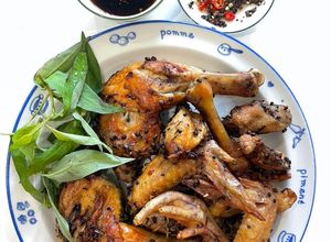 Hình của món Gà nướng mắc khén hạt dổi (air-fryer).