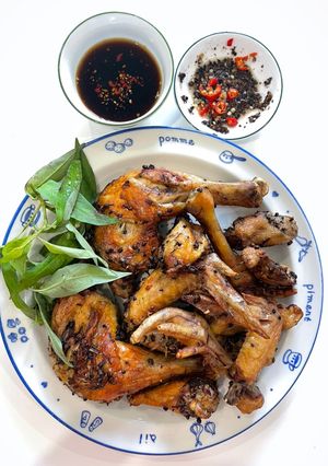 Hình của món Gà nướng mắc khén hạt dổi (air-fryer).
