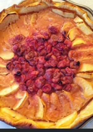 Une photo de Tarte pommes et cerises du jardin