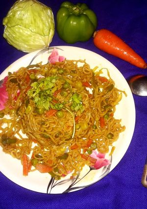 मिक्स वेज नूडल्स बिरयानी (Mix veg Noodles biryani recipe in Hindi) रेसिपी मुख्य फोटो