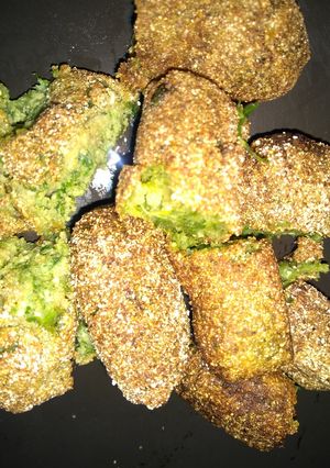 पालक- मटर  रोल्स(Palak Matar rolls recipe in hindi) रेसिपी मुख्य फोटो