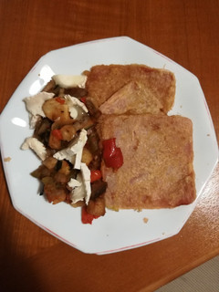 Una foto de Jamón cocido rebozado con verduras y setas
