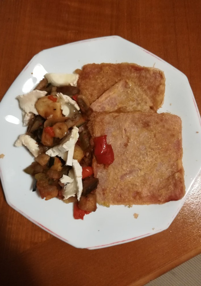 Una foto de Jamón cocido rebozado con verduras y setas