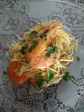 Camarones con spaghetti al ajo, parmesano y perejil (gambas)